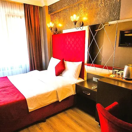 Atesde Dustu Salvara Istanbul