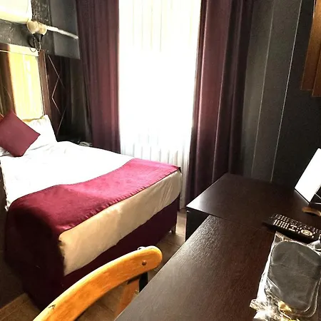 Atesde Dustu Salvara Istanbul